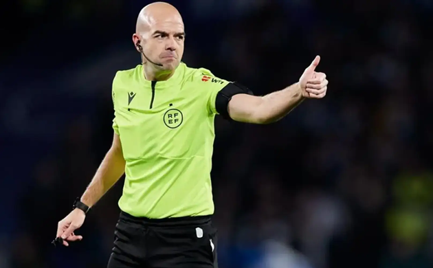 Pavel là trọng tài uy tín ở châu Âu.