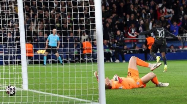  Jorgensen có trận đấu đáng quên.