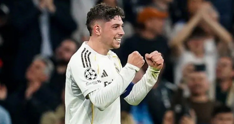 Fede Valverde tỏa sáng với cú hat-trick đè bẹp Man City.