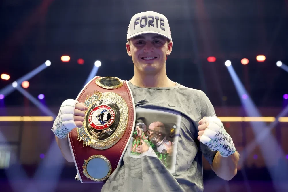 Vito Mielnicki Jr. ăn mừng chiến thắng