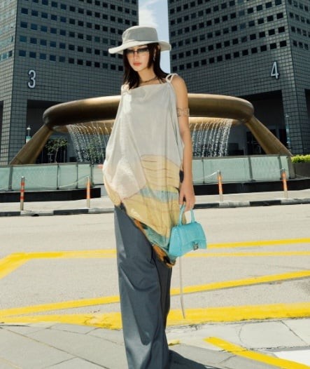 Kiểu quần này phù hợp với nhiều phong cách khác nhau, từ thời trang đường phố đến phong cách công sở thanh lịch.