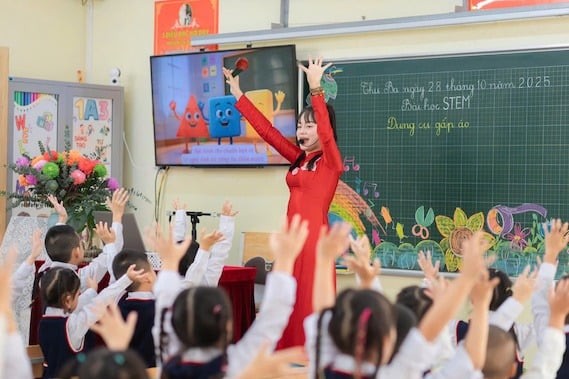 Với giáo viên có hệ số lương cao hơn, mức tăng sẽ lớn hơn. Khi cộng thêm các khoản phụ cấp, thu nhập giáo viên mầm non và phổ thông dự kiến tăng từ 500.000 đến 1.500.000 đồng/tháng.

