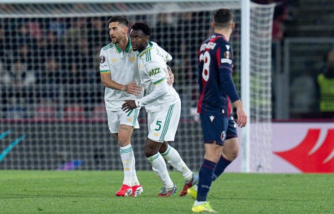 Roma cầm chân Bologna trên sân khách.