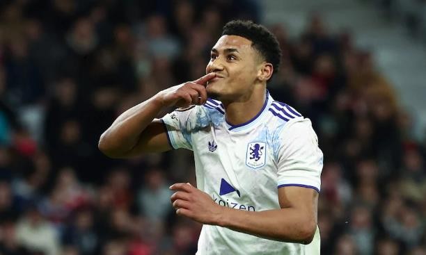 Ollie Watkins tỏa sáng đúng lúc.