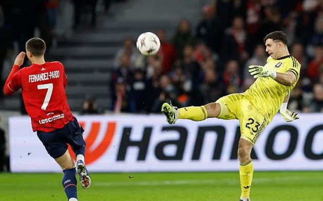 Kẻ phản diện Martinez giúp Aston Villa mơ Champions League