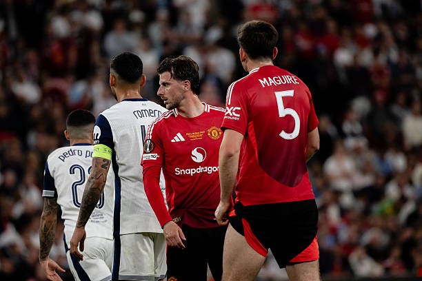 Parker khuyên Man Utd chia tay Mount và Maguire. 