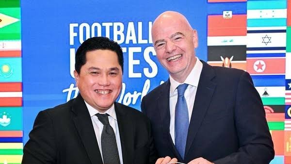 Chủ tịch LĐBĐ Indonesia và Chủ tịch FIFA được cho là có mối quan hệ thân thiết. 