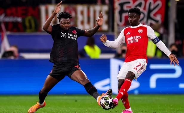 Saka chơi không tốt trước Leverkusen.