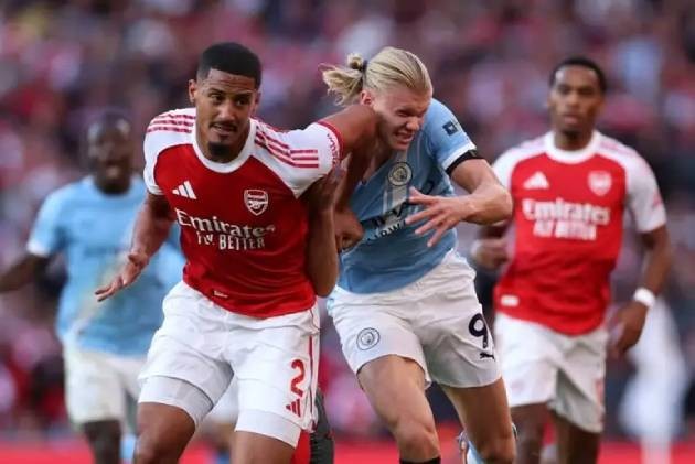 Arsena và Man City so kè quyết liệt ở cuộc đua Ngoại hạng Anh mùa này.