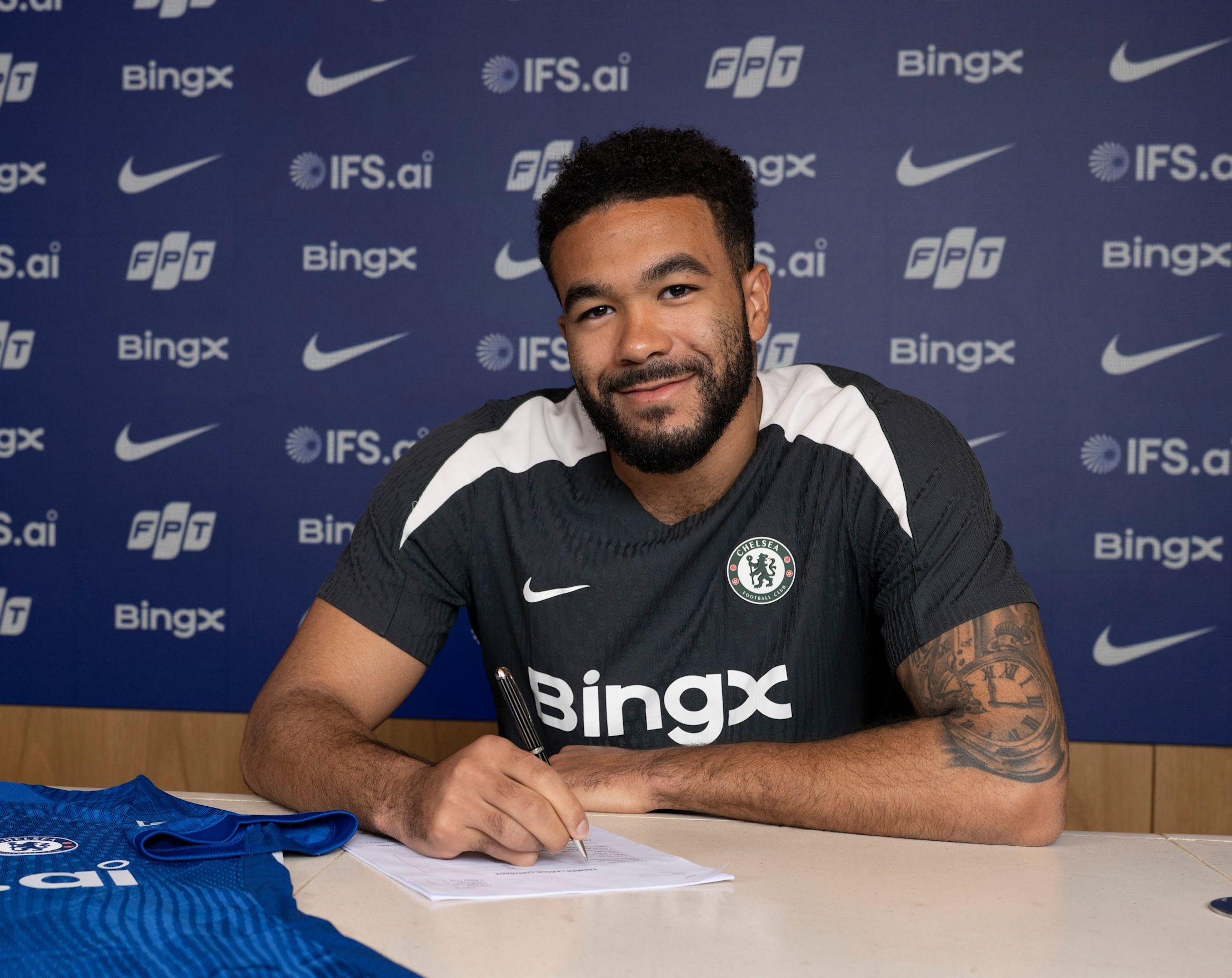 Reece James đã chính thức cam kết tương lai với Chelsea.