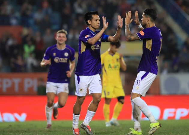 Văn Quyết ghi bàn thắng quyết định trên chấm phạt đền.