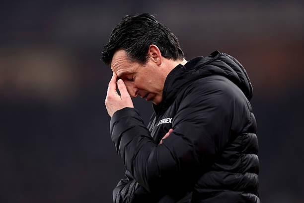 Những vấn đề tài chính đang khiến Emery và ban lãnh đạo đau đầu.