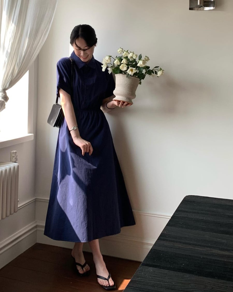 Những phom váy chữ A nhẹ hoặc dáng ôm vừa phải đặc biệt phù hợp vì chúng giúp phần hông và đùi trông gọn gàng hơn.