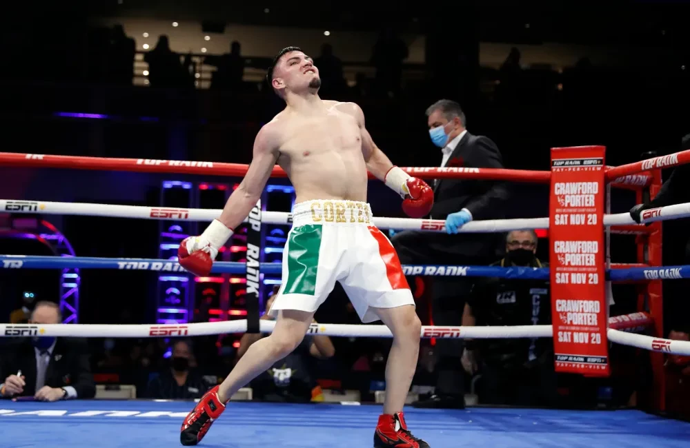 Andres Cortes ăn mừng sau chiến thắng trước Mark Bernaldez