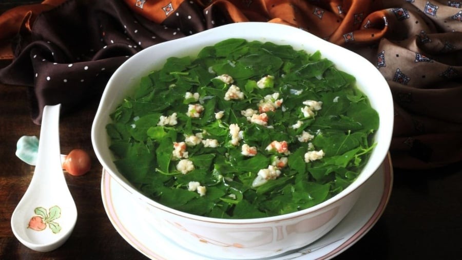 Phụ nữ mang thai nên tránh ăn rau ngót sống.