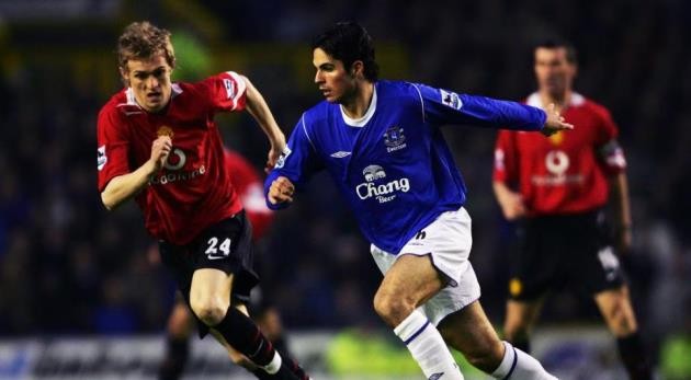 Arteta ngày còn thi đấu cho Everton.