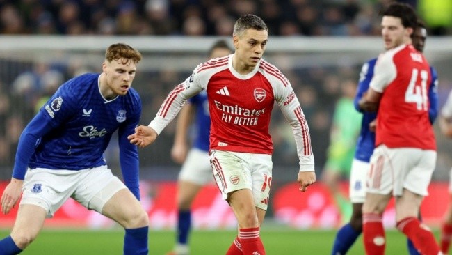 Arsenal quyết giành 3 điểm trước Everton.