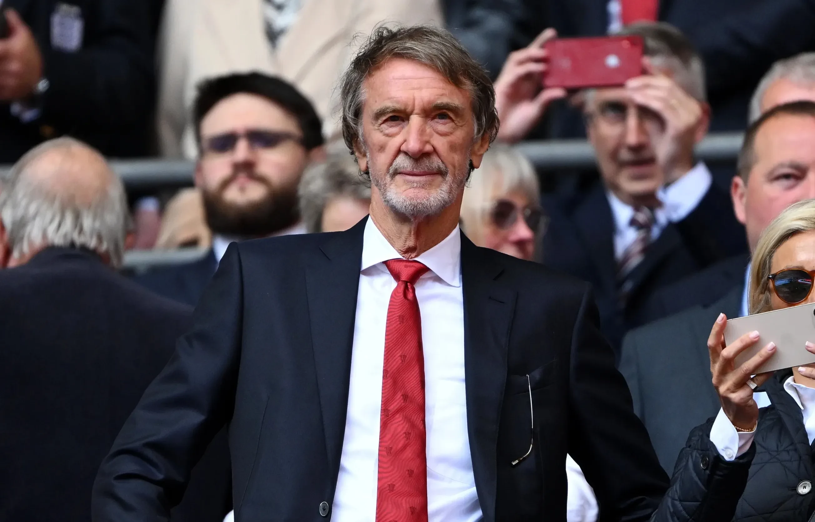 Ratcliffe sốc trước cách vận hành dữ liệu cũ kỹ.