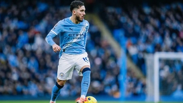 Hàng công Man City trông đợi vào Rayan Cherki.