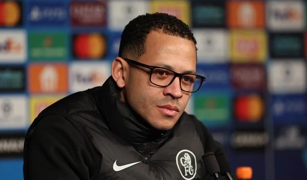 Rosenior muốn tập thể Chelsea cùng chịu trách nhiệm sau thất bại.