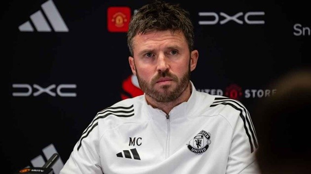 Carrick phủ nhận mâu thuẫn với Scholes.