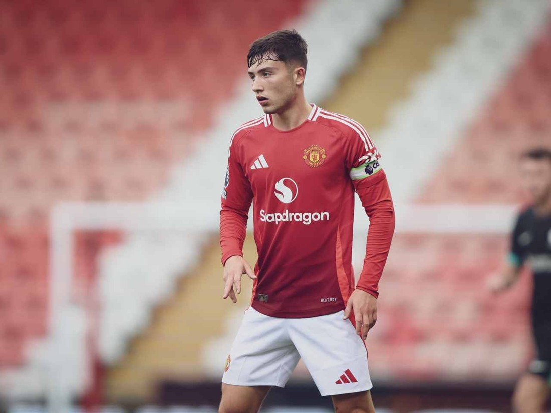 Dan Gore trong màu áo đội trẻ Man Utd.