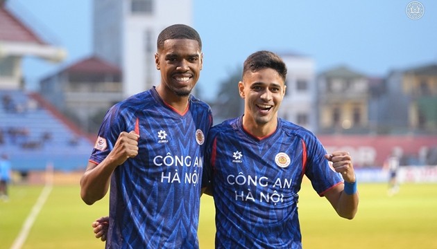 Công An Hà Nội đánh bại Ninh Bình ngay trên sân khách.