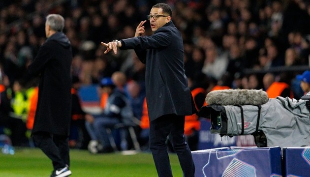 Liam Rosenior đối mặt với khó khăn về mặt chiến thuật trong cuộc đấu Newcastle.