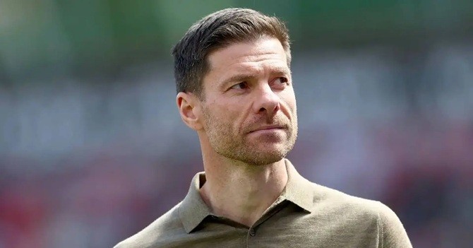  Xabi liên tục được đồn đoán với Liverpool.