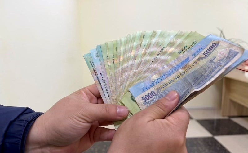 Lao động nữ: Mức lương hưu khởi điểm bằng 45% mức bình quân tiền lương làm căn cứ đóng BHXH (tương ứng 15 năm đóng), sau đó mỗi năm đóng thêm sẽ cộng 2%, tối đa 75%

