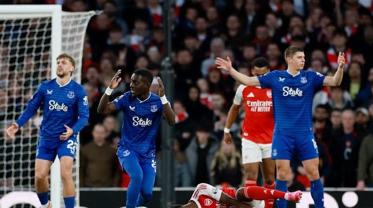 Trận đấu hấp dẫn từ những phút đầu.