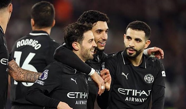 Manchester City mở tỷ số sớm nhờ Bernardo Silva.