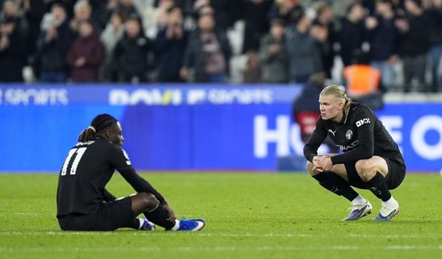 Manchester City bị West Ham cầm chân đáng tiếc.