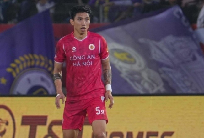 Văn Hậu trong màu áo CAHN.