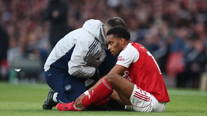 Jurrien Timber (6/10): Bị thay ra ở phút 39 vì dường như gặp phải chấn thương cơ. Đây là một đòn giáng mạnh vào tính toán của HLV Mikel Arteta.