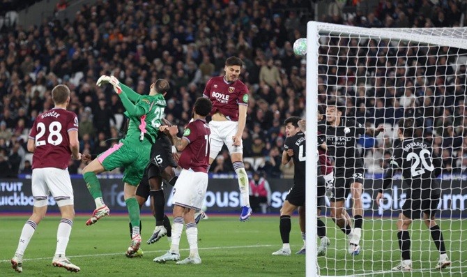  Mavropanos đã có bàn thắng quan trọng cho West Ham.