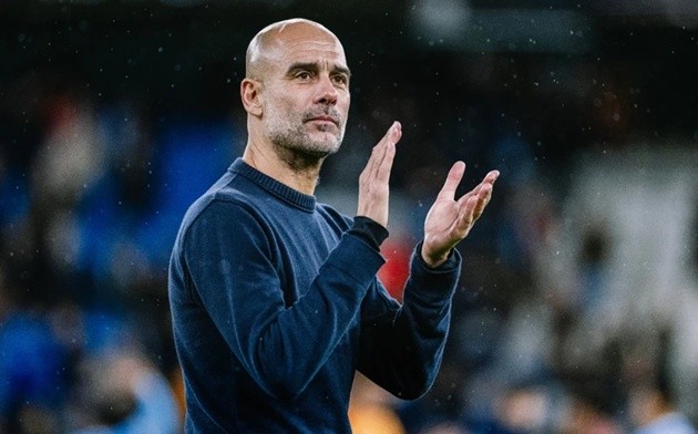 Pep thất vọng vì Man City phung phí cơ hội.