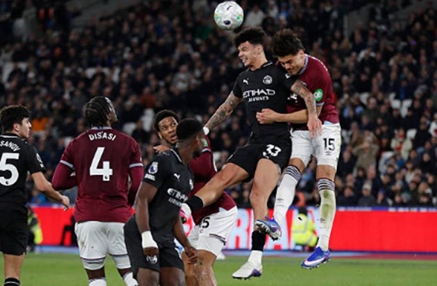 Nico O'Reilly – 6.7 điểm: Có một ngày thi đấu chật vật. Trận đấu dường như đã vượt quá tầm kiểm soát của anh ở khu vực trung tuyến.