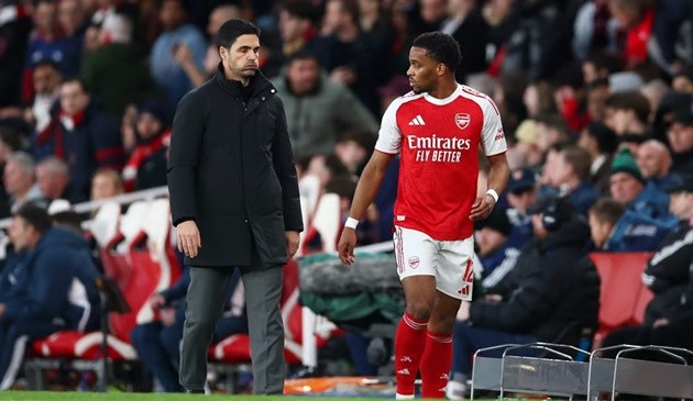 Timber dính chấn thương trước Everton.