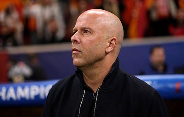 Arne Slot dè chừng Tottenham Hotspur dù Liverpool được đánh giá cao hơn.