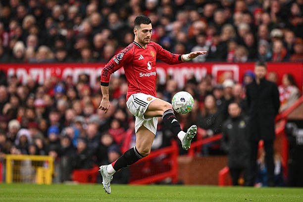 Dalot bỏ lỡ cơ hội giúp Man Utd mở tỷ số. 