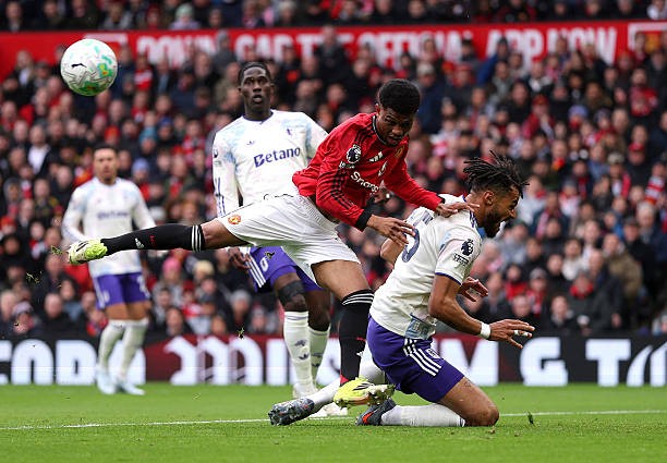 Amad - 6.9 điểm: Một ngày thi đấu dưới sức trong ngày trở lại đội hình xuất phát. Gần như tàng hình trên sân và thiếu đi những pha xử lý mang tính đột biến để xuyên phá hàng thủ đối phương.