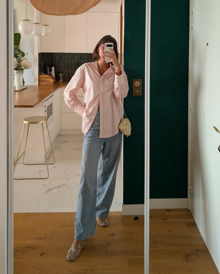 Nguyên tắc của cách phối này là chỉ để một chi tiết nổi bật, trong khi các món đồ còn lại giữ màu sắc tối giản.