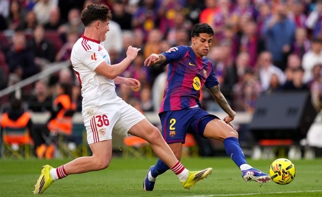 Cancelo có bàn đầu tiên kể từ khi trở lại Barca.