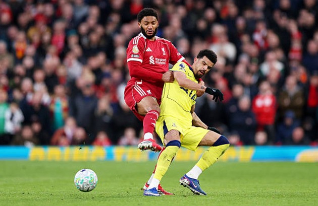 Joe Gomez (6.7 điểm): Hậu vệ người Anh thi đấu khá tròn vai và bọc lót ổn định. Tuy nhiên anh vẫn gặp đôi chút khó khăn trong các pha tranh chấp trên không.