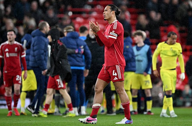 Virgil van Dijk (6.9 điểm): Thủ quân Liverpool chơi điềm tĩnh và hóa giải nhiều đợt tấn công nguy hiểm. Anh cần quyết liệt hơn trong tình huống dẫn đến bàn gỡ hòa của đối thủ.