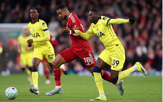 Cody Gakpo (7.0 điểm): Anh đóng vai trò làm tường và liên kết các tuyến khá hiệu quả. Tiền đạo này cần cải thiện thêm bản năng sát thủ trong các pha dứt điểm cuối cùng.