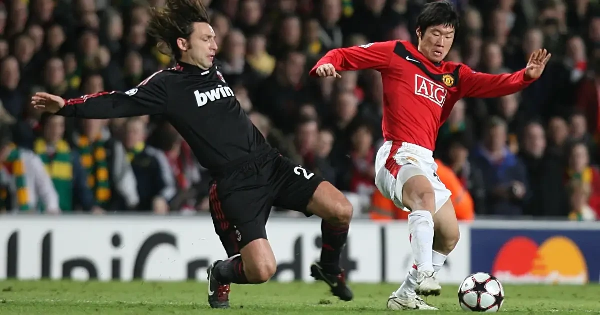 Old Trafford chứng kiến màn khóa Pirlo.