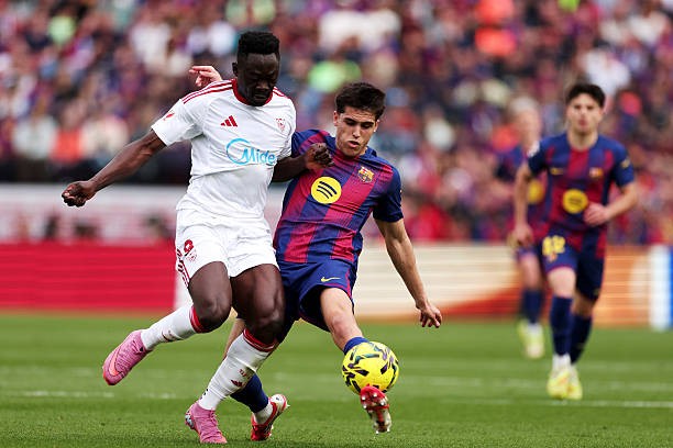 Pau Cubarsi - 6.5 điểm: Trình diễn một bộ mặt đáng thất vọng ở trung tâm hàng thủ. Thiếu sự tập trung, chọn sai vị trí trong cả hai tình huống dẫn đến bàn thua và bộc lộ sự lỏng lẻo trong khâu kèm người.