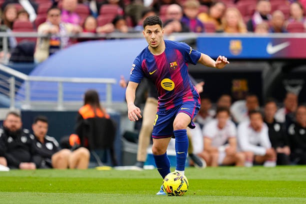 Roony Bardghji - 6.9 điểm: Góp mặt trong đội hình xuất phát nhưng không tạo ra được bất kỳ sức ép đáng kể nào bên hành lang cánh phải. Gặp bế tắc trong việc xuyên phá hàng phòng ngự Sevilla và trải qua một trận đấu khá mờ nhạt.